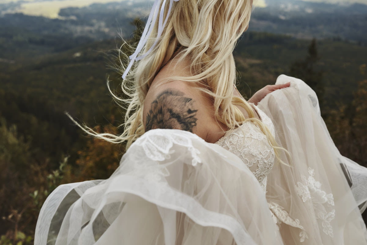 plener ślubny w Tatrach, Panna Młoda z tatuażem
